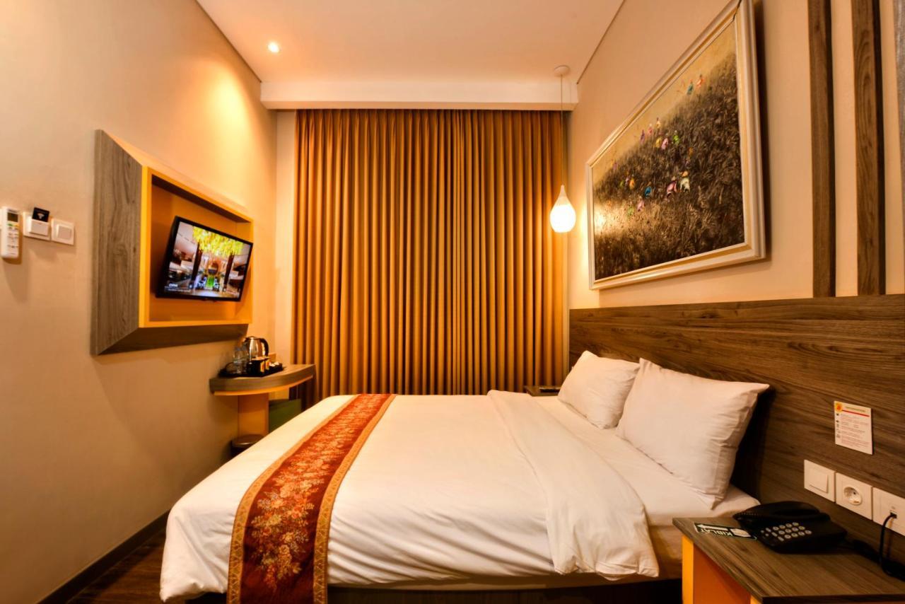 Super 8 By Wyndham Solo Hotel ภายนอก รูปภาพ
